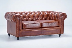 Canapea Chesterfield 2 locuri din piele naturală cognac, cu ținte decorative și picioare strunjite negre, 75 x 180 x 97 cm, „Classic Chic”