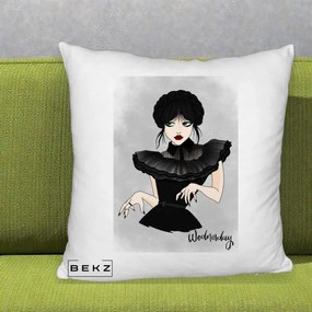 Perna Personalizata Wednesday Addams Portret Gotic, 40x40 cm, Alb Pufos, Husa Detasabila, Perna Inclusa, BEKZ®