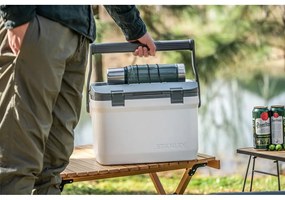 Termos verde din oțel inoxidabil 750 ml Legendary Classic Hammer Tone Green – Stanley