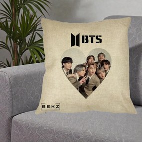Perna Personalizata K-pop BTS Grup Fotografie in Inima, 40x40 cm, Crem, Husa Detasabila, Perna Inclusa, BEKZ®