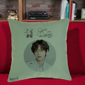 Perna Personalizata K-pop BTS V Taehyung Portret Cerc Autograf, 40x40 cm, Verde, Husa Detasabila, Perna Inclusa, BEKZ®