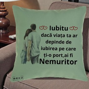 Cadou pentru Iubita - Perna Personalizata Iubitu Nemuritor cu Cuplu Acuarela si Inimi Rosii, 40x40 cm, Verde, Husa Detasabila, Perna Inclusa, BEKZ®