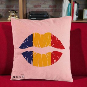 Perna Personalizata Buze Tricolor Romania, 40x40 cm, Roz, Husa Detasabila, Perna Inclusa, BEKZ®