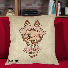 Perna Personalizata Labubu Lolita Roz cu Dantela, 40x40 cm, Crem, Husa Detasabila, Perna Inclusa, BEKZ®