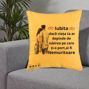Cadou pentru Iubita - Perna Personalizata Iubita Nemuritoare cu Cuplu Acuarela Roz si Inimi, 40x40 cm, Galben, Husa Detasabila, Perna Inclusa, BEKZ®