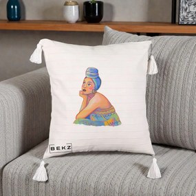 Perna Decorativa Portret Femeie Contemplativa, 40x40 cm, Bej cu Franjuri, Husa Detasabila, Perna Inclusa, BEKZ®