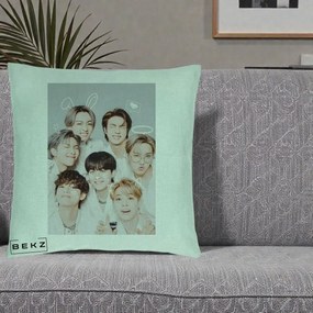 Perna Personalizata K-pop BTS Foto Grup Cute cu Animatii si 7 Membrii, 40x40 cm, Verde Menta, Husa Detasabila, Perna Inclusa, BEKZ®