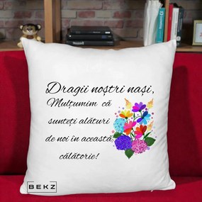 Cadou pentru Nasi - Perna Personalizata Dragii Nostri Nasi Multumim cu Flori Multicolore, 40x40 cm, Alb Pufos, Husa Detasabila, Perna Inclusa, BEKZ®