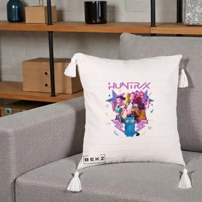 Perna Personalizata K-pop HUNTRX Trio 3D cu Pisica Fulgere, 40x40 cm, Bej cu Franjuri, Husa Detasabila, Perna Inclusa, BEKZ®