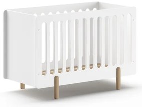 Pat pentru copii SMILE, 60 x 120 cm, alb, cu bare rezistente și bază reglabilă, picioare rotunjite din lemn natural – Vipack
