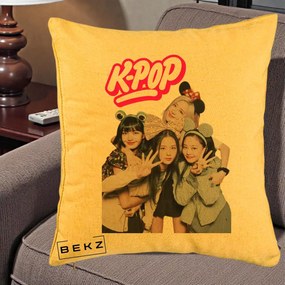 Perna Personalizata BLACKPINK K-Pop Grup Pozitii Amuzante, 40x40 cm, Galben, Husa Detasabila, Perna Inclusa, BEKZ®