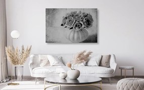 Tablou trandafiri în vază în design alb-negru