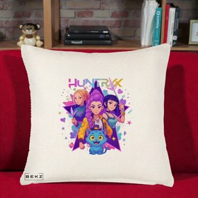 Perna Personalizata K-pop HUNTRX Trio cu Pisica Stele, 40x40 cm, Crem Reliefat, Husa Detasabila, Perna Inclusa, BEKZ®