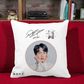 Perna Personalizata K-pop BTS Jin Portret cu Autograf, 40x40 cm, Alba Mata, Husa Detasabila, Perna Inclusa, BEKZ®