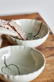 Set 2 boluri din ceramică artizanală natur cu finisaj antichizat și motive botanice cu frunze, 15,5×5 cm, "Aubrin"