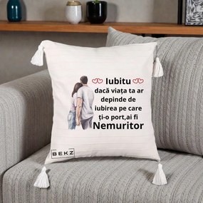 Cadou pentru Iubita - Perna Personalizata Iubitu Nemuritor cu Cuplu Acuarela si Inimi Rosii, 40x40 cm, Bej cu Franjuri, Husa Detasabila, Perna Inclusa, BEKZ®
