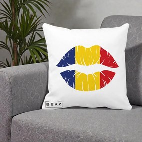 Perna Personalizata Buze Tricolor Romania, 40x40 cm, Alba Mata, Husa Detasabila, Perna Inclusa, BEKZ®