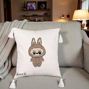 Perna Personalizata Labubu Maro Natural Solo, 40x40 cm, Bej cu Franjuri, Husa Detasabila, Perna Inclusa, BEKZ®