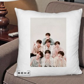 Perna Personalizata K-pop BTS Foto Grup Pastel, 40x40 cm, Alb Pufos, Husa Detasabila, Perna Inclusa, BEKZ®