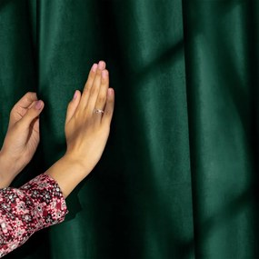 Draperie verde-închis dimout (semi-opacă) din catifea 140x245 cm Eyelets – Restilo