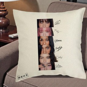 Perna Personalizata K-pop KATSEYE Semnaturi fara Foto, 40x40 cm, Ecru, Husa Detasabila, Perna Inclusa, BEKZ®