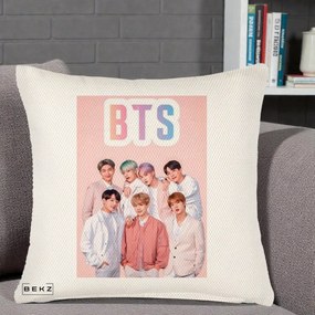 Perna Personalizata K-pop BTS Foto Grup cu BTS si Fond Roz Pastel, 40x40 cm, Crem Reliefat, Husa Detasabila, Perna Inclusa, BEKZ®