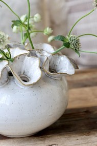 Vază din ceramică crem antichizat, lucrată manual, pentru 12 flori, H15/D21 cm