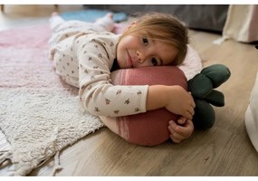 Covor pentru copii roz lavabil/țesut manual din bumbac 100x150 cm Ramona the Radish – Lorena Canals