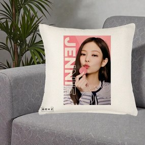 Perna Personalizata K-pop BLACKPINK Jennie cu Semnatura si Fond Roz, 40x40 cm, Crem Reliefat, Husa Detasabila, Perna Inclusa, BEKZ®