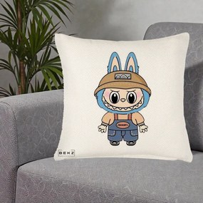 Perna Personalizata Labubu Toanart Blugi, 40x40 cm, Crem Reliefat, Husa Detasabila, Perna Inclusa, BEKZ®