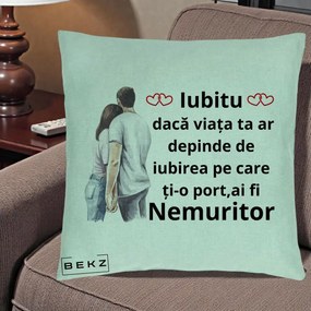 Cadou pentru Iubita - Perna Personalizata Iubitu Nemuritor cu Cuplu Acuarela si Inimi Rosii, 40x40 cm, Verde Menta, Husa Detasabila, Perna Inclusa, BEKZ®