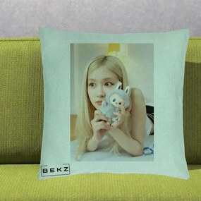 Perna Personalizata K-pop BLACKPINK Rose cu Papusa Iepure, 40x40 cm, Verde Menta, Husa Detasabila, Perna Inclusa, BEKZ®