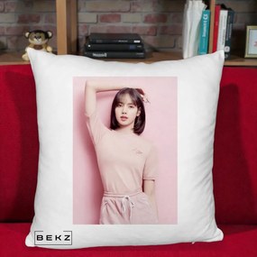 Perna Personalizata K-pop BLACKPINK Lisa Roz, 40x40 cm, Alb Pufos, Husa Detasabila, Perna Inclusa, BEKZ®