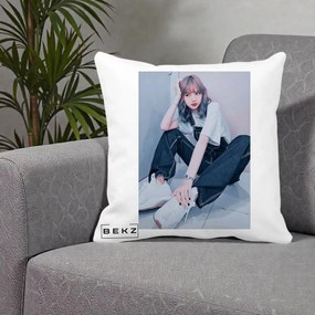 Perna Personalizata K-pop BLACKPINK Lisa, 40x40 cm, Alba Mata, Husa Detasabila, Perna Inclusa, BEKZ®