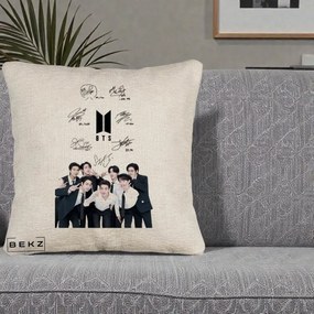 Perna Personalizata K-pop BTS Autografe Toti Membrii cu Fotografie, 40x40 cm, Bej Canapea, Husa Detasabila, Perna Inclusa, BEKZ®