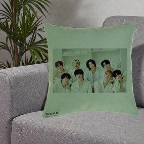 Perna Personalizata K-pop Stray Kids Foto Grup All-White Landscape, 40x40 cm, Verde, Husa Detasabila, Perna Inclusa, BEKZ®