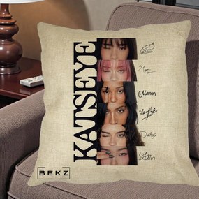 Perna Personalizata K-pop KATSEYE Semnaturi Membre Foto, 40x40 cm, Crem, Husa Detasabila, Perna Inclusa, BEKZ®