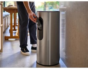 Coș de gunoi argintiu lucios cu pedală din oțel inoxidabil 30 l Arc – Joseph Joseph