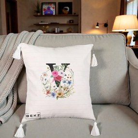 Cadou Personalizat - Perna Personalizata Monograma Florala Litera V cu Coroana, 40x40 cm, Bej cu Franjuri, Husa Detasabila, Perna Inclusa, BEKZ®