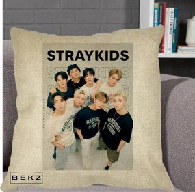 Perna Personalizata K-pop Stray Kids STRAYKIDS Alb-Negru cu Foto Grup, 40x40 cm, Crem, Husa Detasabila, Perna Inclusa, BEKZ®