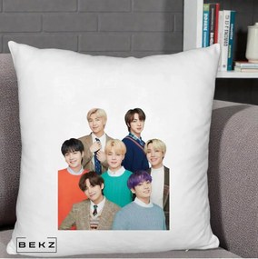 Perna Personalizata K-pop BTS Fotografie Grup Tinute Elegante, 40x40 cm, Alb Pufos, Husa Detasabila, Perna Inclusa, BEKZ®