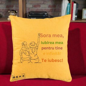 Cadou pentru Sora - Perna Personalizata Sora Mea Te Iubesc Doua Fete cu Palarie si Umbrela, 40x40 cm, Galben, Husa Detasabila, Perna Inclusa, BEKZ®
