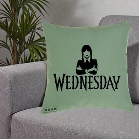 Perna Personalizata Wednesday Addams cu Brate Incrucisate, 40x40 cm, Verde, Husa Detasabila, Perna Inclusa, BEKZ®