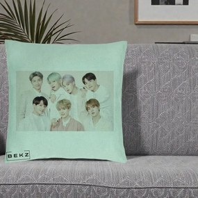 Perna Personalizata K-pop BTS Foto Grup Landscape Pastel, 40x40 cm, Verde Menta, Husa Detasabila, Perna Inclusa, BEKZ®