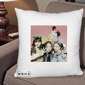 Perna Personalizata K-pop BLACKPINK Accesorii Haioase, 40x40 cm, Alb Pufos, Husa Detasabila, Perna Inclusa, BEKZ®