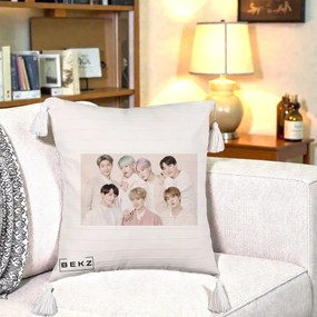Perna Personalizata K-pop BTS Foto Grup Landscape Pastel, 40x40 cm, Bej cu Franjuri, Husa Detasabila, Perna Inclusa, BEKZ®