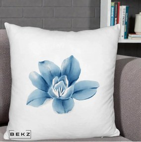 Perna Decorativa Magnolie Albastra Acuarela, 40x40 cm, Alb Pufos, Husa Detasabila, Perna Inclusa, BEKZ®