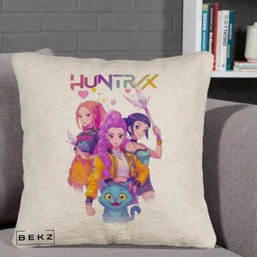 Perna Personalizata K-pop HUNTRX Trio Foto cu Pisica, 40x40 cm, Bej Canapea, Husa Detasabila, Perna Inclusa, BEKZ®