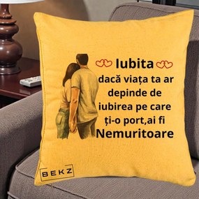 Cadou pentru Iubita - Perna Personalizata Iubita Nemuritoare cu Cuplu Acuarela Roz si Inimi, 40x40 cm, Galben, Husa Detasabila, Perna Inclusa, BEKZ®