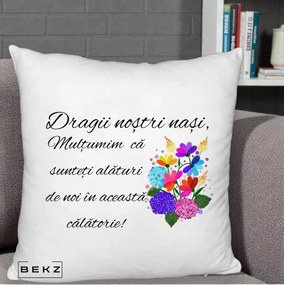 Cadou pentru Nasi - Perna Personalizata Dragii Nostri Nasi Multumim cu Flori Multicolore, 40x40 cm, Alb Pufos, Husa Detasabila, Perna Inclusa, BEKZ®